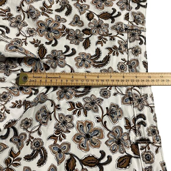 a.n.a. A New Approach Womens Shorts Size 14 Mid Rise Twill Shortie Short Floral - Picture 8 of 10